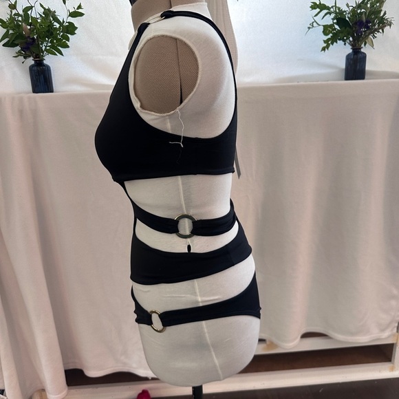 FREDERICK'S OF HOLLYWOOD AIRLIE CUT OUT ONE PIECE BATHING SUIT - NWT - Picture 5 of 9